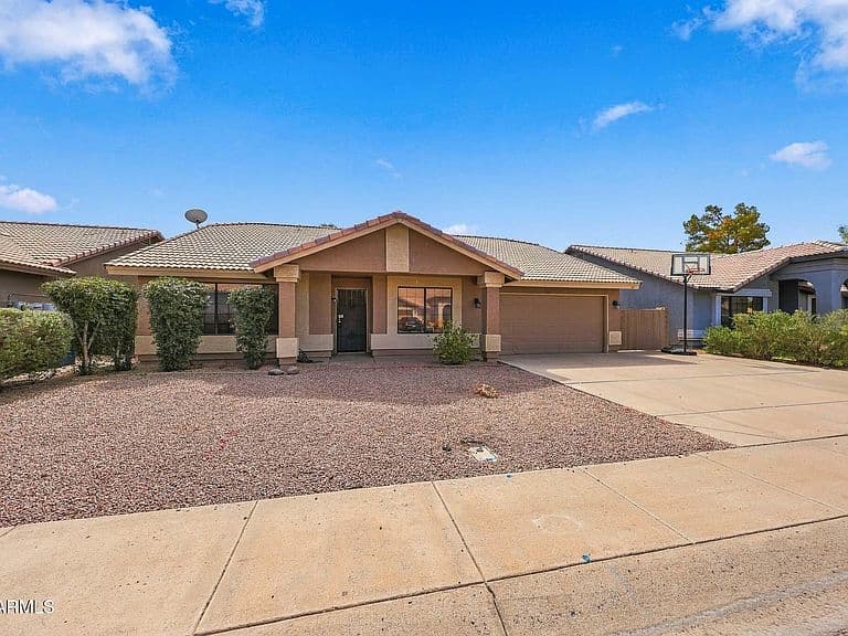 531 W SIERRA MADRE Avenue photo 1