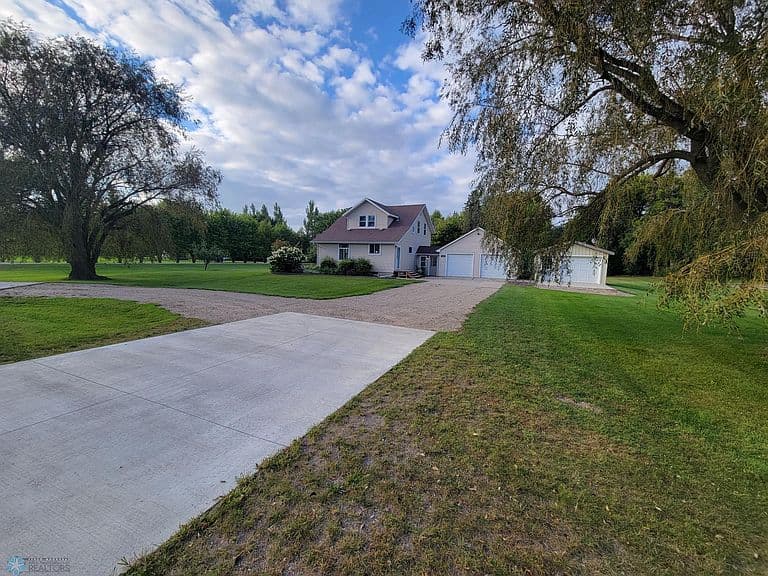 551 Wall Ave photo 2