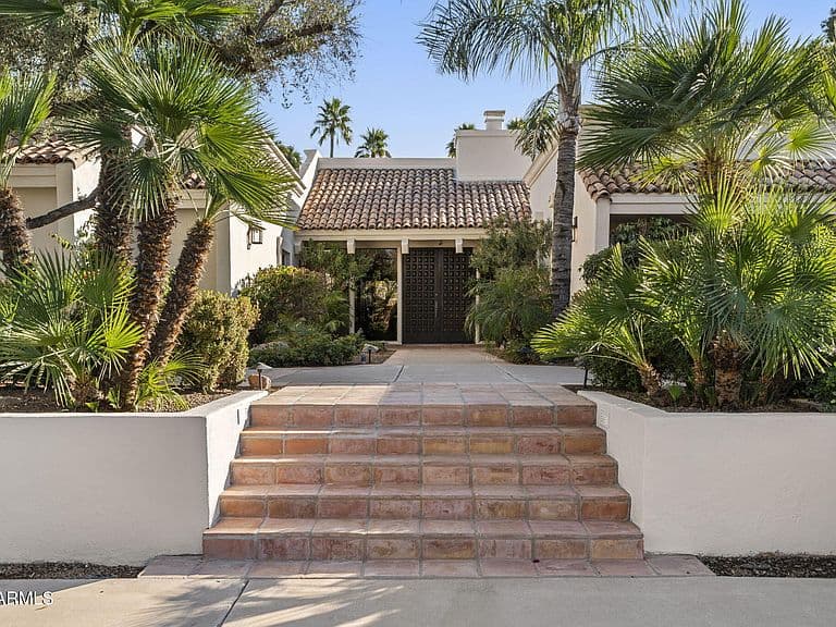 5225 E Turquoise Ave photo 2