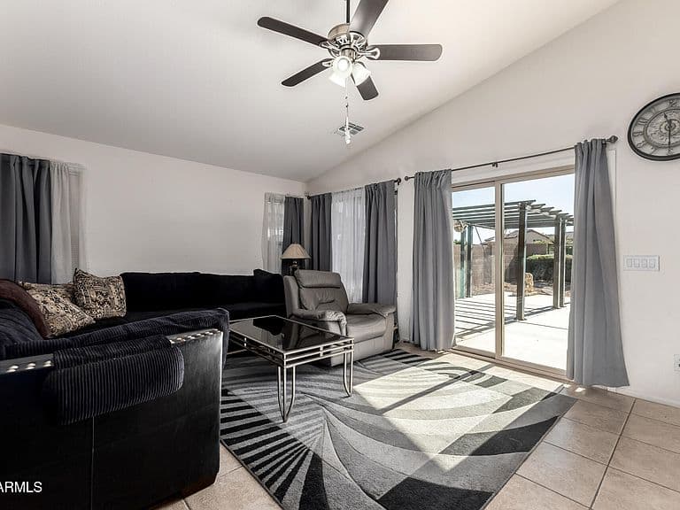 20790 N LAUREN Road photo 4