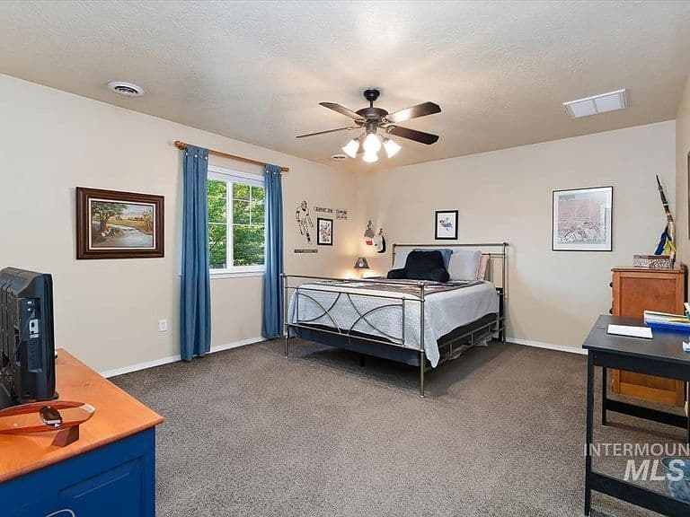 152 E Cassidy Dr photo 3