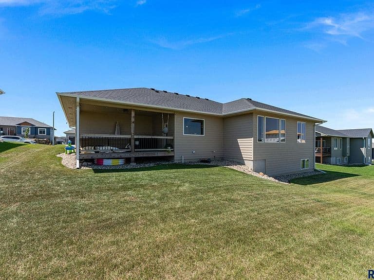 2612 S Galena Ave photo 4
