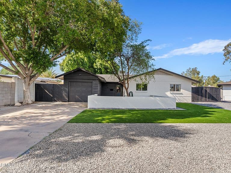1322 E CATALINA Drive photo 2