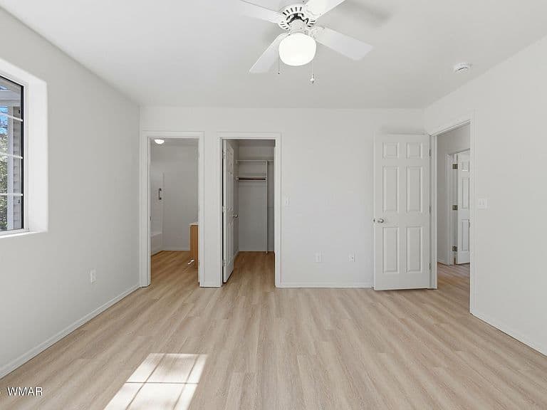 1681 W Oliver photo 4