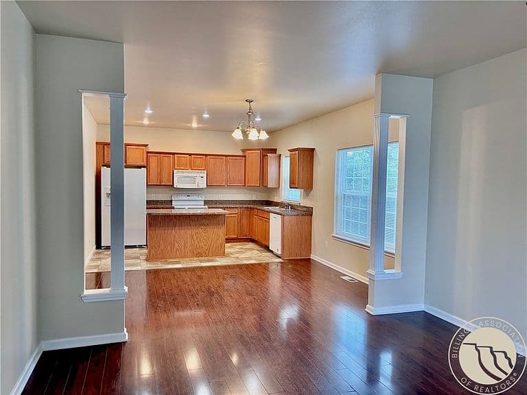 1404 Twin Oaks Dr photo 3