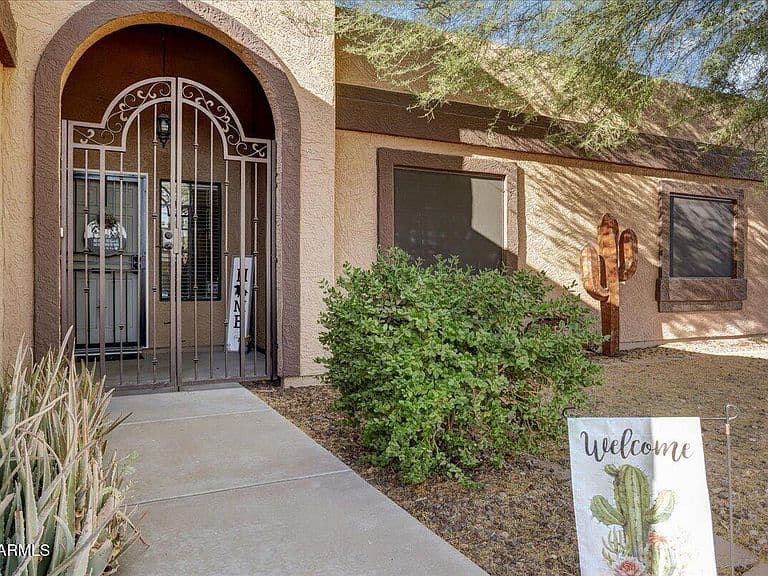 1660 E WHITTEN Street photo 3