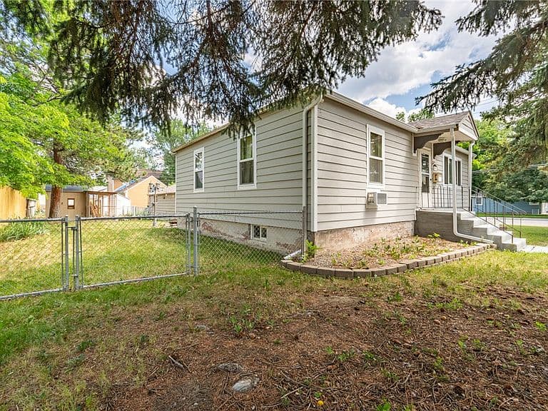 1003 Avenue B photo 2