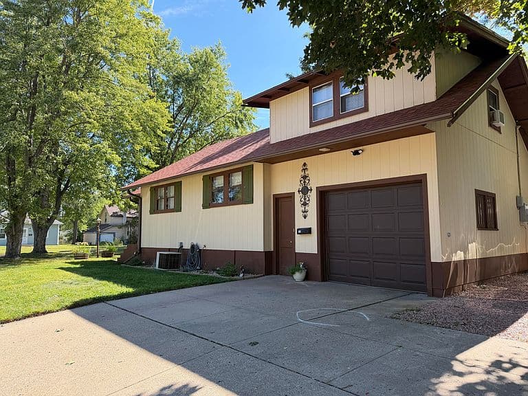 1109 Utah Ave SE photo 4