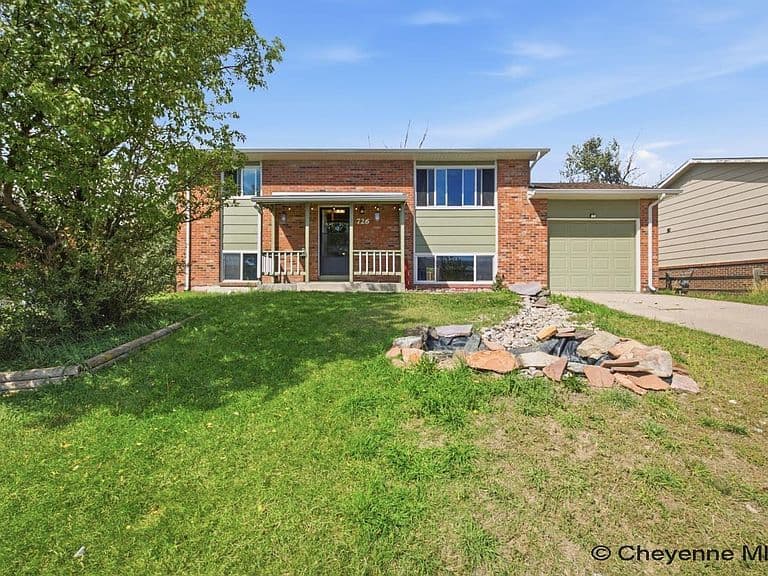 726 Cottonwood Dr photo 2