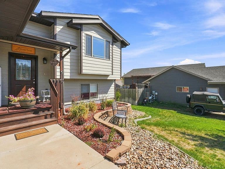 2611 Meadows Dr photo 5