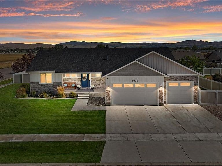 5038 Cassie Dr photo 1