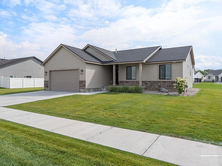 3187 Riata Ln photo 2