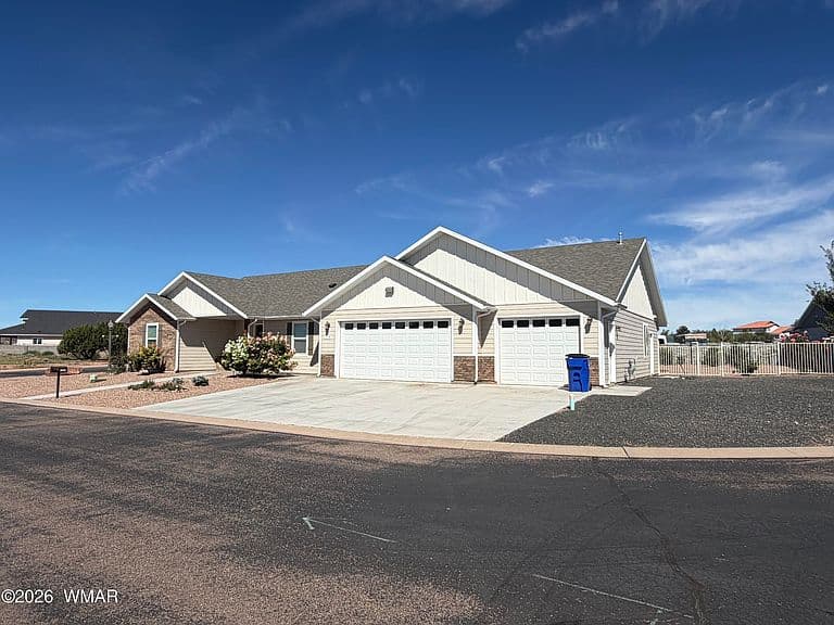 2176 W Arrowhead Rd photo 1