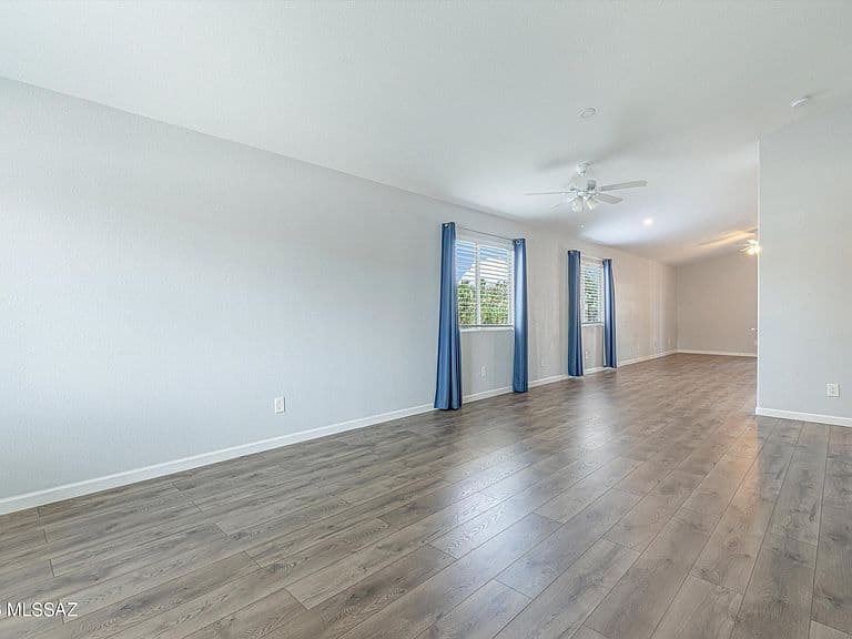 8660 S Desert Dove Dr photo 3
