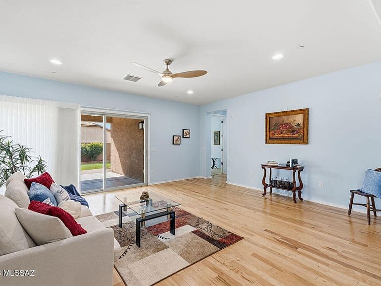 8158 N Circulo El Palmito photo 1