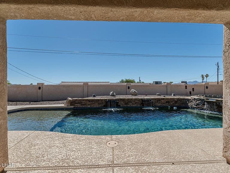 2627 Bamboo Dr photo 4