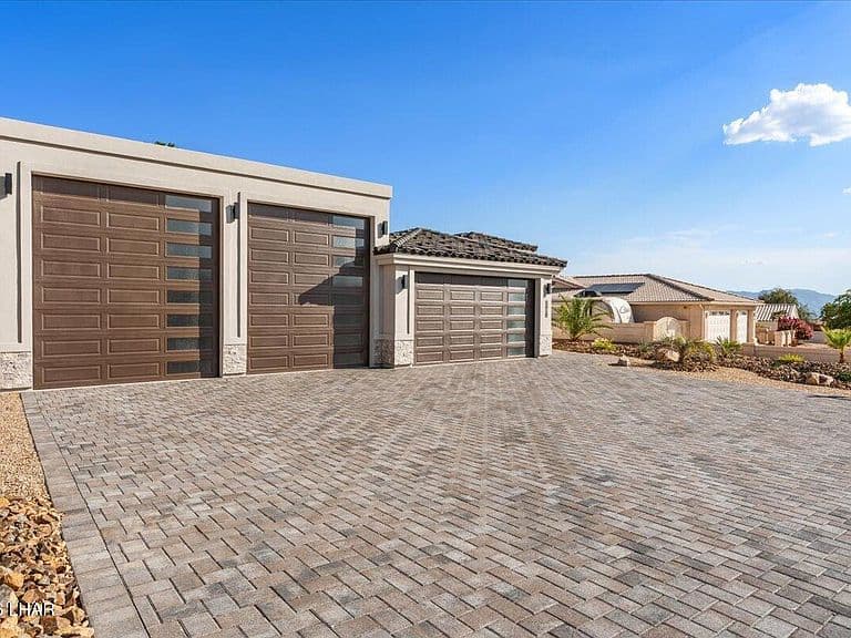 3918 Lunar Dr photo 2