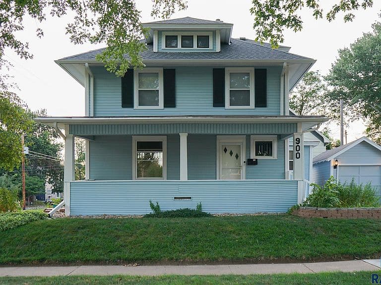 900 S Duluth Ave photo 1