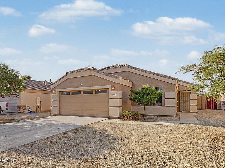 1226 E MADDISON Street photo 2