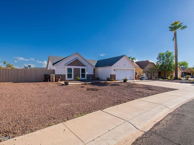 8533 W CORRINE Drive photo 2
