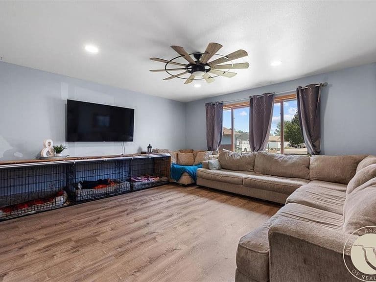 824 Troy Cir photo 5