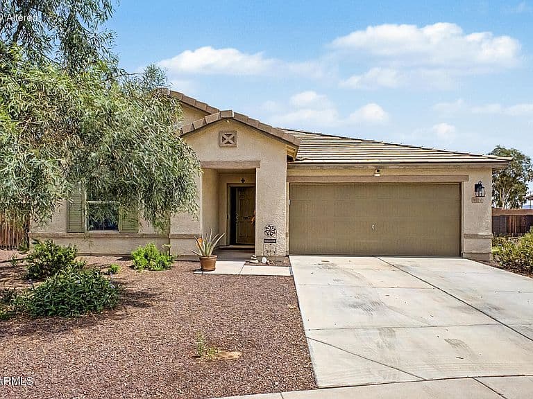 6910 S 75TH Drive photo 1