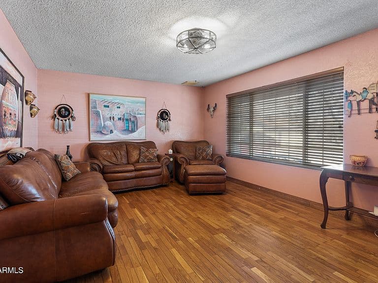 8607 W Earll Drive photo 3