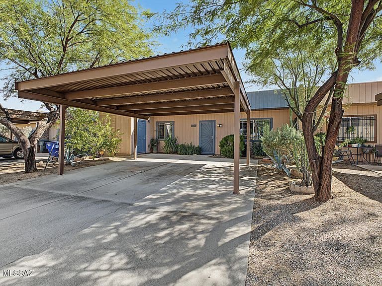 1665 W Calle Del Rey photo 3