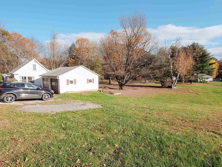 1646 Plains Road photo 4