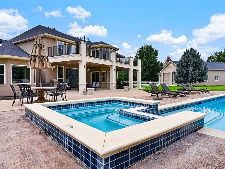 2684 W Champagne Dr photo 2