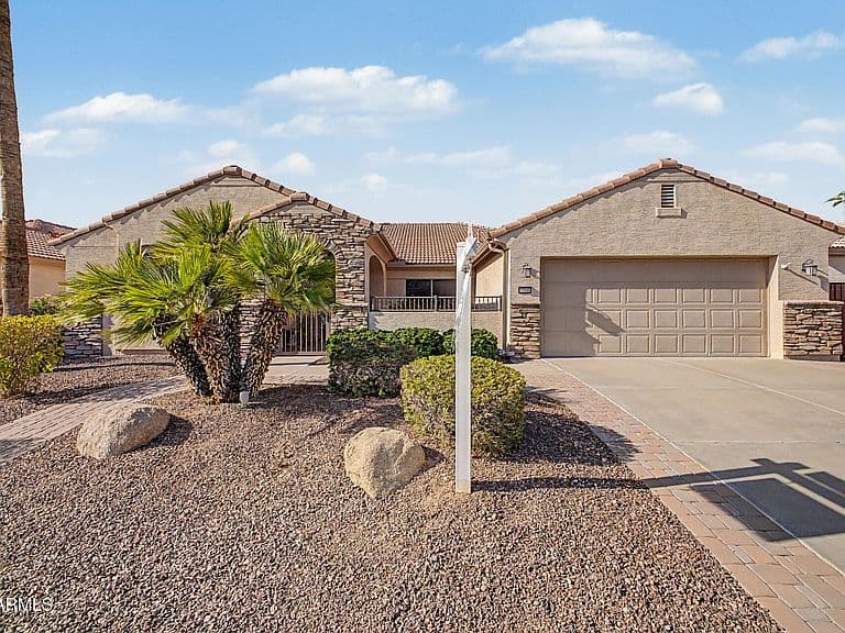 15926 W MERRELL Street photo 1