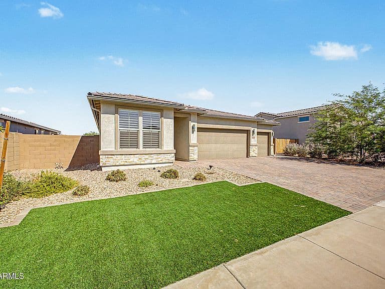 670 S PARKER Lane photo 3