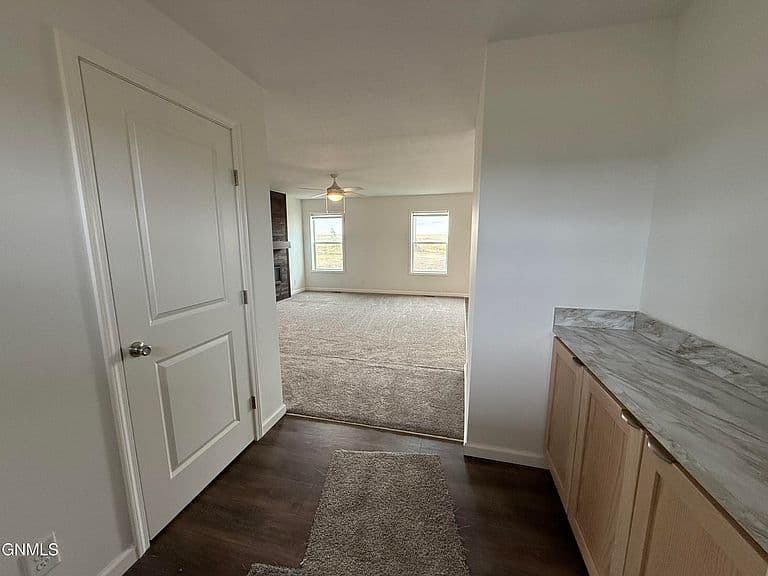 13086 Sandy St photo 5