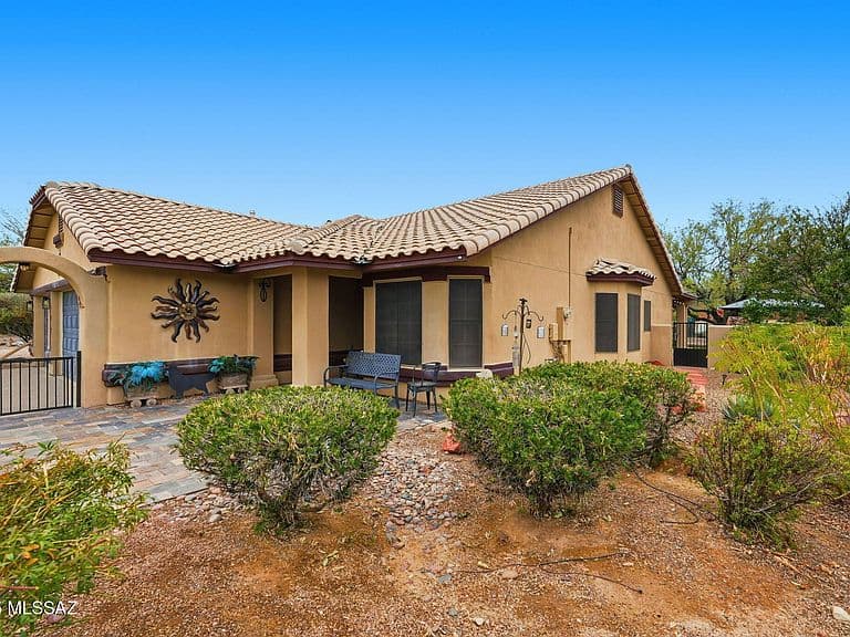 1398 W Woodacre Dr photo 3