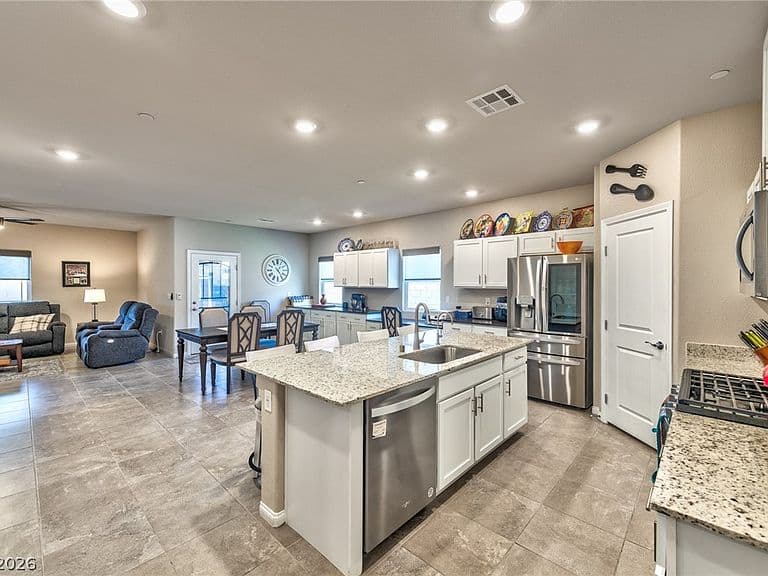 12755 Silver Satin St photo 3