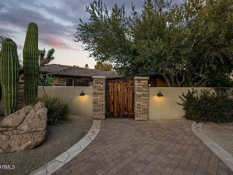 11021 N 74TH Street photo 2