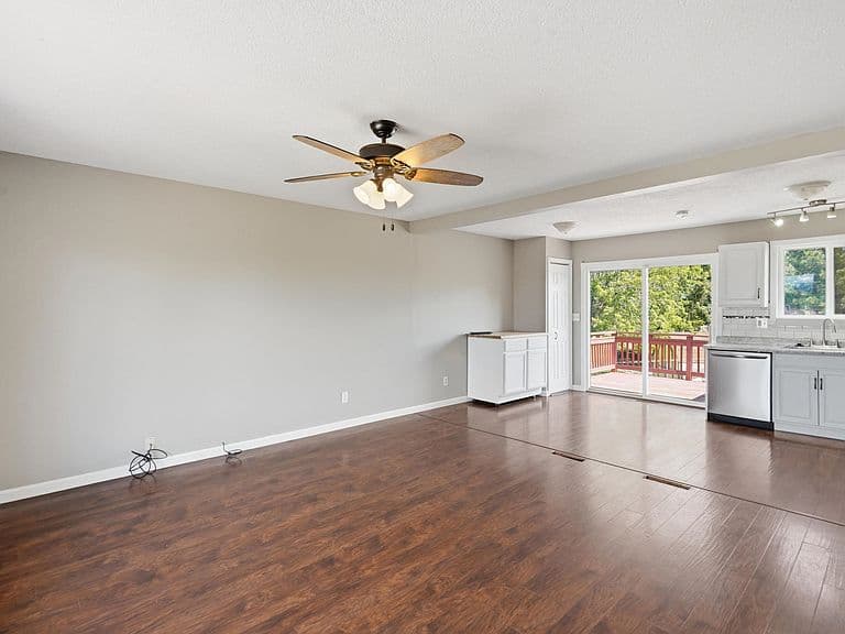627 Fairmont Pl photo 4