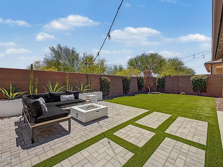 8947 W SOLANO Drive photo 2