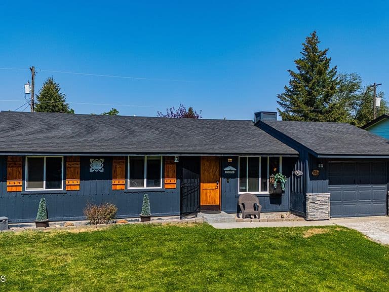 1515 E Park Ln photo 1