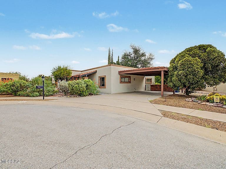 810 N Placita La Canoa photo 2