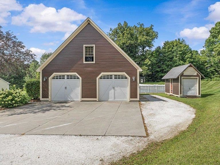 21 Meadow Drive photo 3
