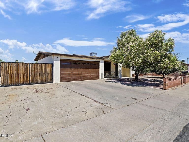 5532 N 68TH Avenue photo 2
