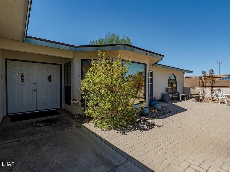 745 Acoma Blvd S photo 3