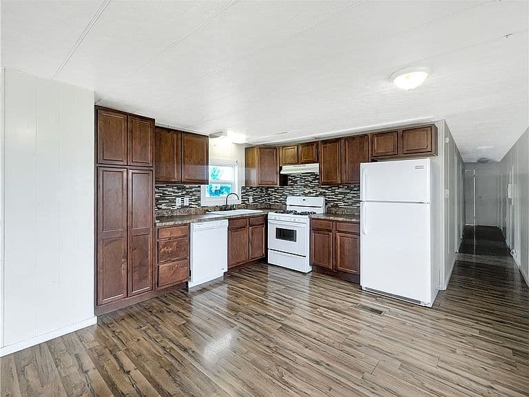 702 Pine Ln photo 5