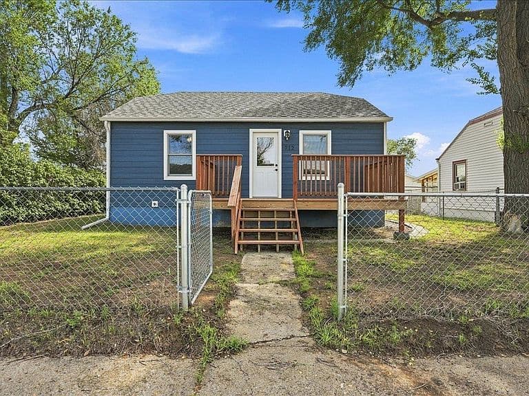 712 West Blvd N photo 1