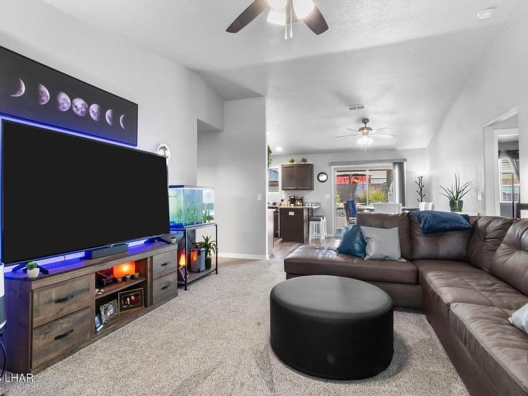 6699 Hershey Way photo 5