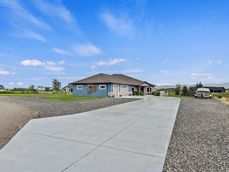 377 Skyline Dr photo 5