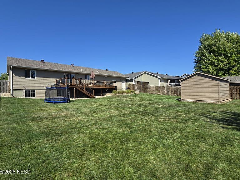 900 17th Ave NE photo 3