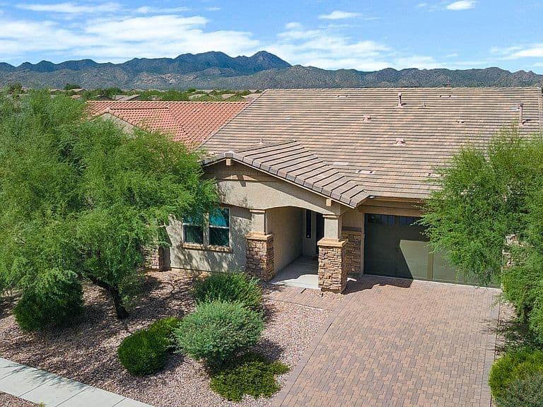 1076 W Desert Firetail Ln photo 1