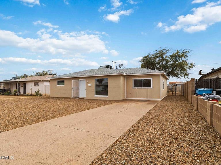 3001 W Loma Ln photo 3